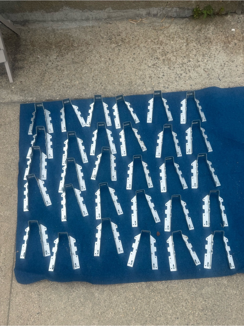 30 Simpson Strong-Tie LUS28Z 2x8 ZMAX Galvanized Joist Hangers